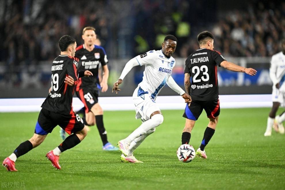 爱游戏体验亚冠倒计时，里昂冲刺阶段绝杀压哨，细节引发关注，话题不断，训练强度明显提升的简单介绍