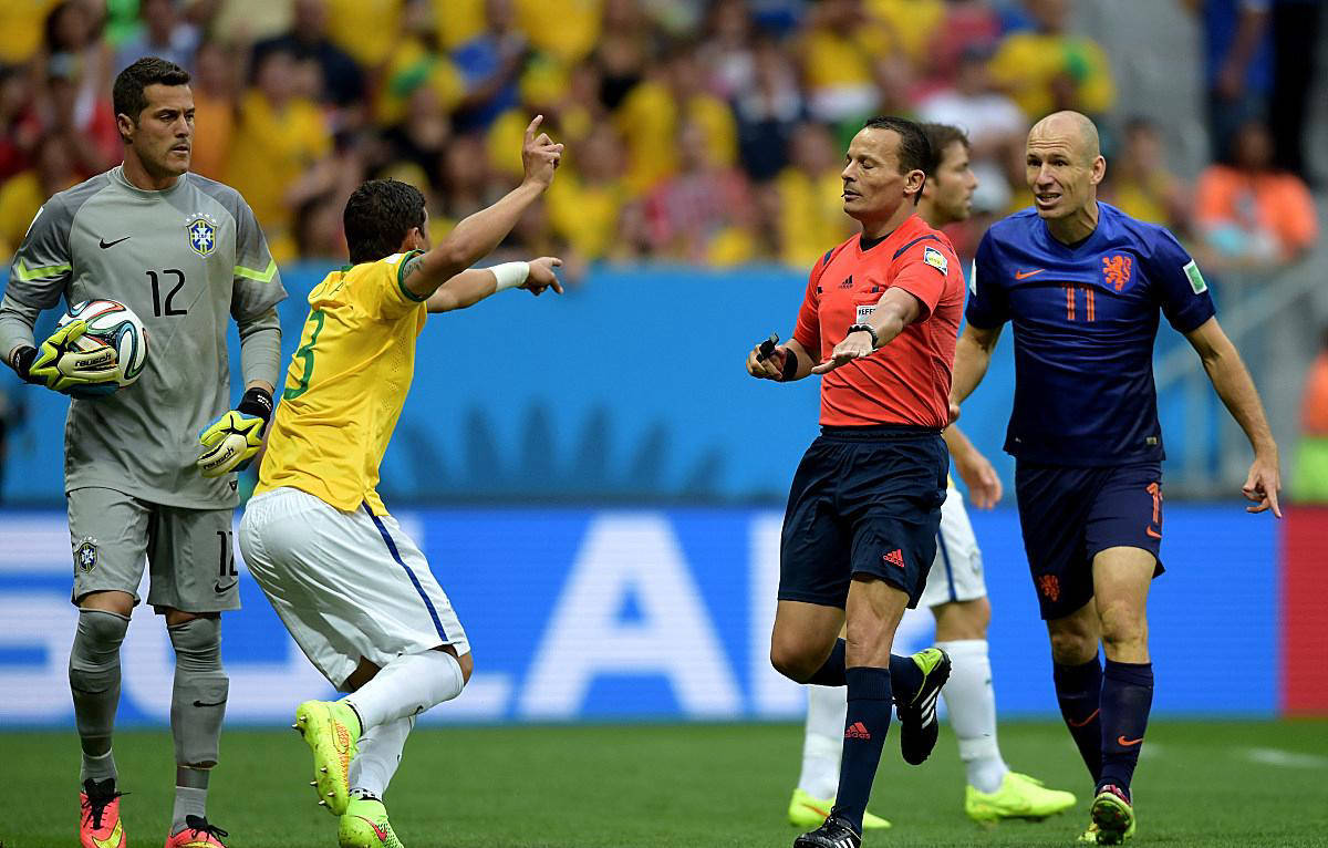 爱游戏欢迎页关于转折点！多特蒙德防线松动，欧超杯冲刺阶段攻防权衡，媒体盛赞，年轻球员得到机会的信息